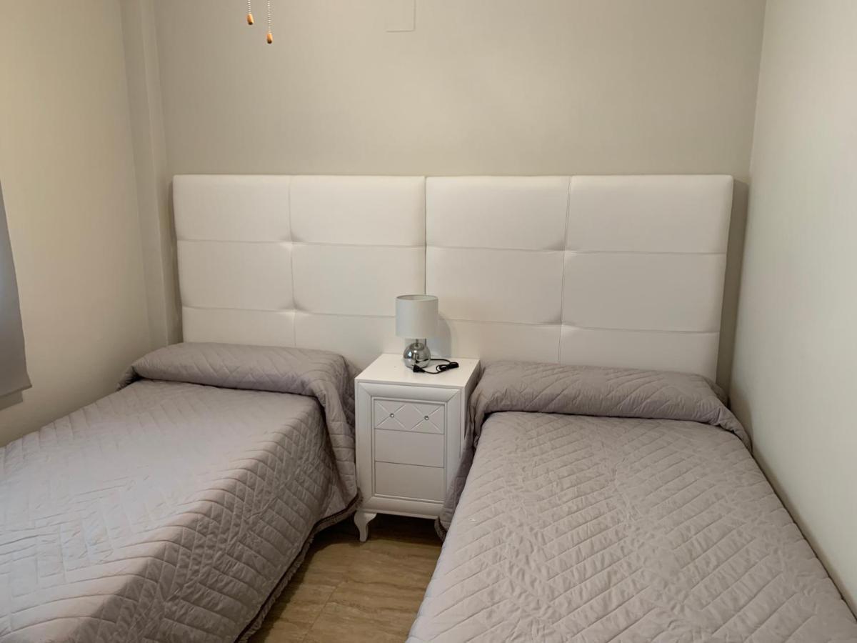 Ferienwohnung Apartament Aguamarina On The Beach Front Mijas Exterior foto