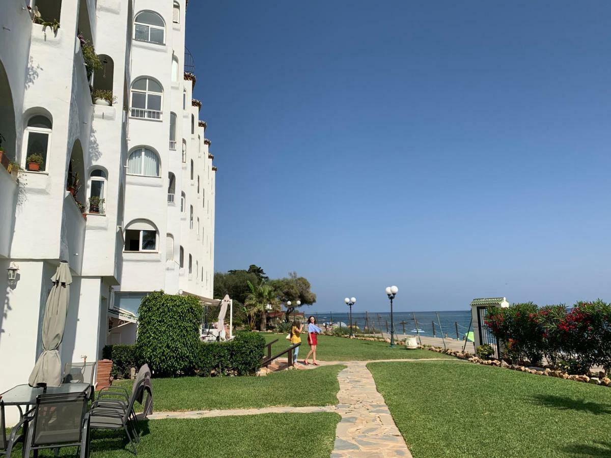 Ferienwohnung Apartament Aguamarina On The Beach Front Mijas Exterior foto