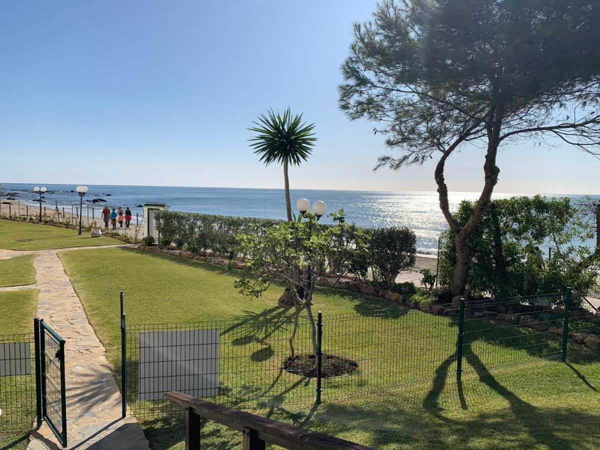 Ferienwohnung Apartament Aguamarina On The Beach Front Mijas Exterior foto